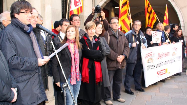 L'alcalde de Girona, amb membres de l'equip de govern i l'oposició, aquest matí © ACN