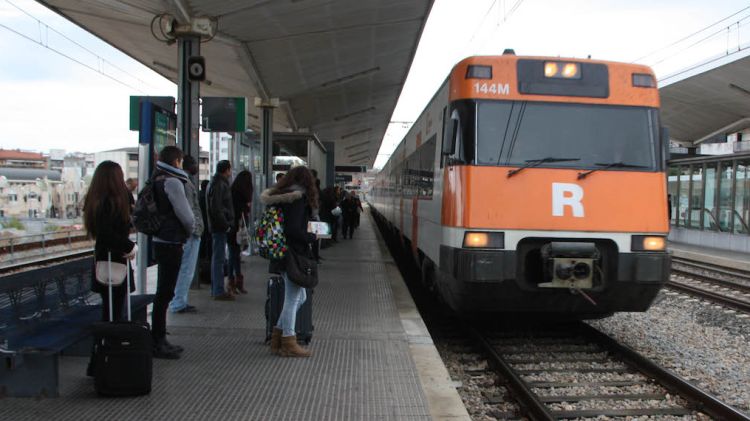 Un tren de Rodalies arribant a l'estació de Girona aquest matí © ACN