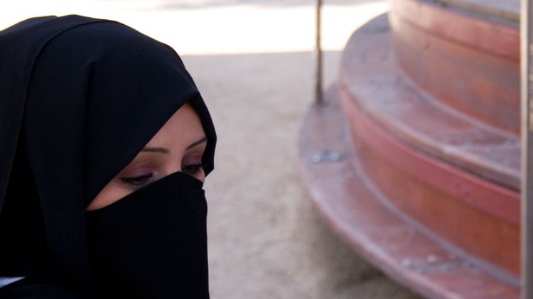Una dona utilitzant el burka © Shimrit Abraham