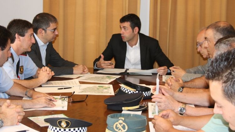 Un moment de la Junta Local de Seguretat extraordinària que s'ha fet aquest matí a l'Ajuntament de Figueres © AG
