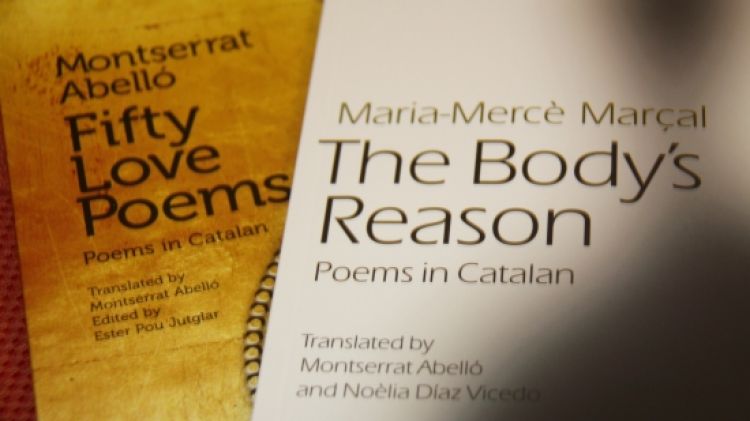 Dues còpies de les edicions bilingües dels llibres de Montserrat Abelló i  Maria-Mercè Marçal   © ACN