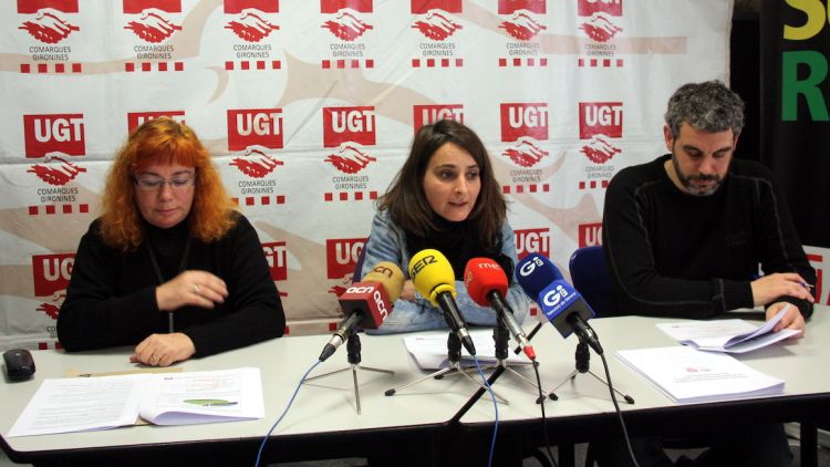 D'esquerra a dreta; Montse Alabert, Montse Bagué i Víctor Bobis © ACN