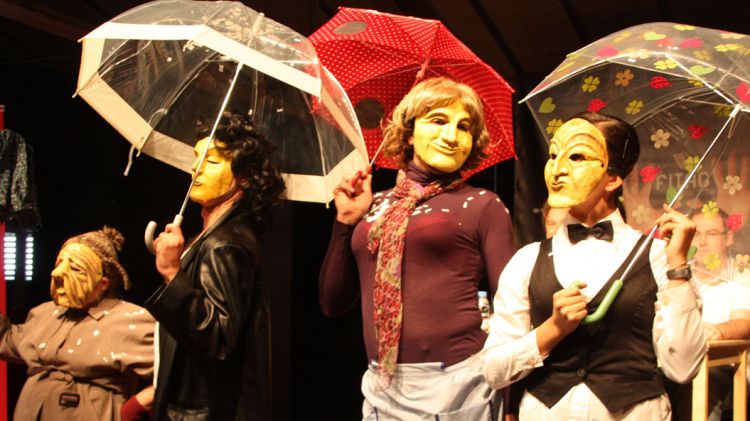 Performance de l'escola teatral gironina El Galliner que ha participat al FITAG © AG