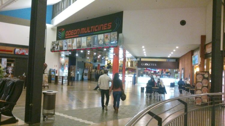 Entrada dels Odeon Multicines a l'Espai Gironès