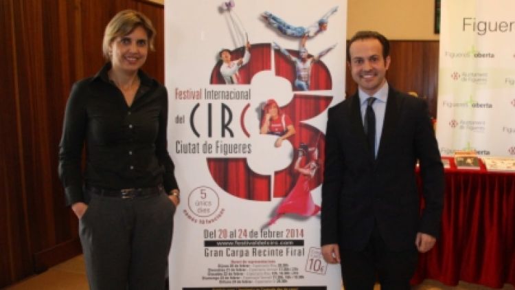 L'alcaldessa de Figueres, Marta Felip, i el director del Festival Internacional del Circ Ciutat de Figures, Genís Matabosch © ACN