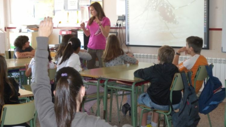 Un instant durant una xerrada-taller en una aula de l'escola Montserrat de Sarrià de Ter © ACN