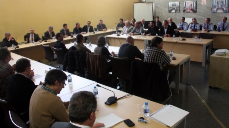 Reunió dels alcaldes al Consell Comarcal del Gironès per parlar sobre com prevenir els incendis  © ACN