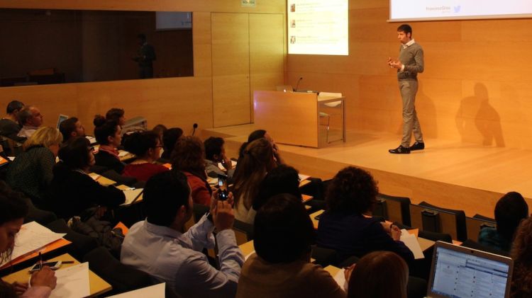 Frances Grau durant la seva intervenció a la sala petita de l'Auditori © Aj. de Girona