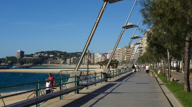 Les obres de reforma del passeig marítim de Sant Antoni permetran substituir els fanals