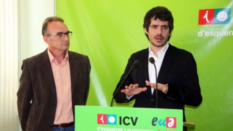 El candidat d'ICV a les europees del maig, Ernest Urtasun, acompanyat del diputat gironí ecosocialista al Parlament, Marc Vidal © ACN