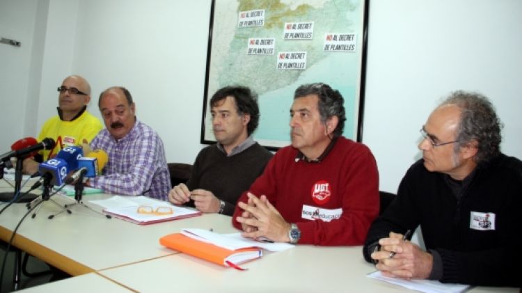 El president de la Junta de Personal Docent no universitari amb representants dels sindicats © ACN