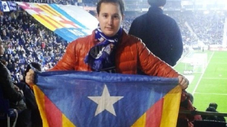 Guirado en un Barça-Espanyol amb la seva inseparable estelada (arxiu)