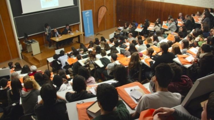 Estudiants de batxillerat a l'Escola Politècnica de la Universitat de Girona © ACN