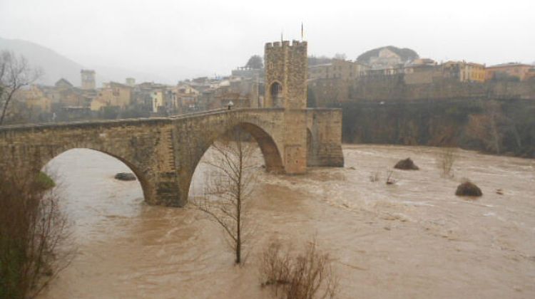 Riu Fluvià al seu pas per Besalú (arxiu)