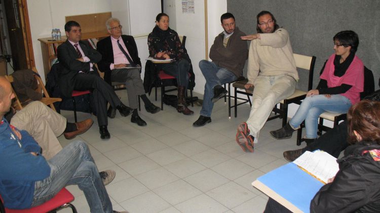 Assemblea de veïns per parlar sobre els pressupostos participats en un barri de Girona, l'abril de 2014