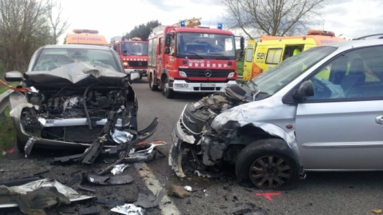 Dos dels vehicles implicats en l'accident © ACN