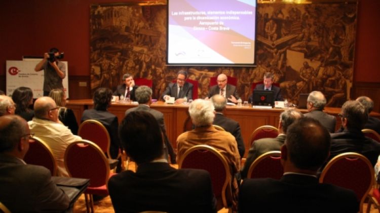 El director de la xarxa d'aeroports d'Aena, Fernando Echegaray, a la Cambra de Comerç de Girona   © ACN