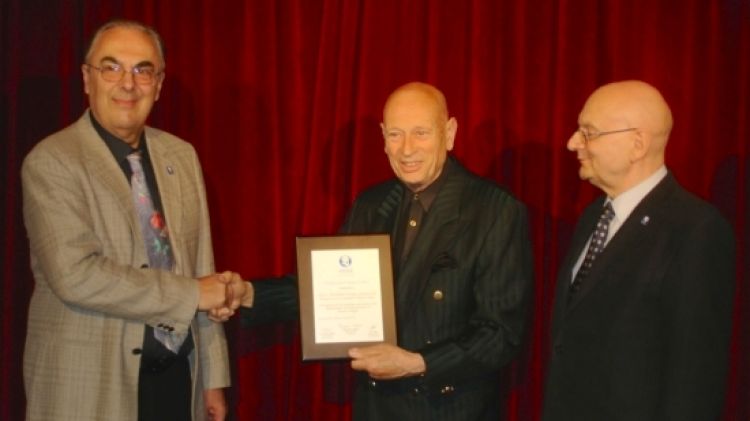 D'esquerra a dreta: Domenico Dante; l'il·lusionista Xevi i Gerrit Brengman © ACN