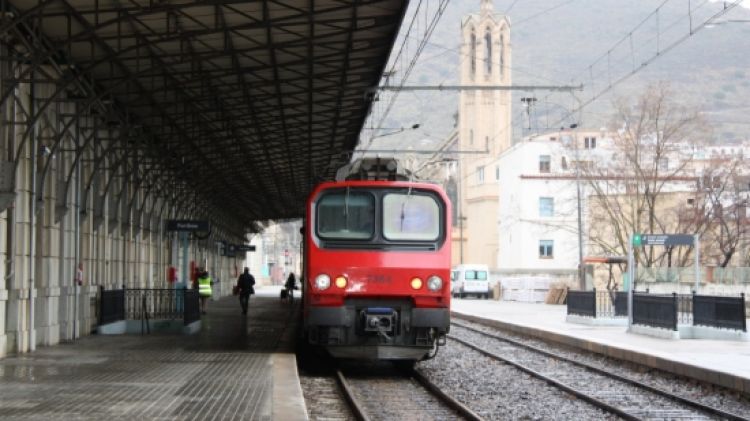 Un tren aturat a l'estació de Portbou © ACN