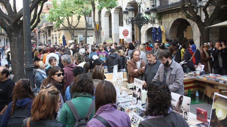 La Rambla de Girona el passat Sant Jordi © M. Estarriola