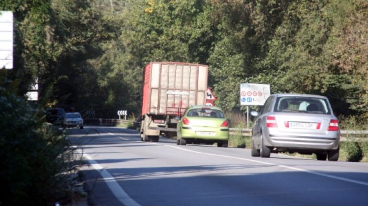 Vehicles a l'N-141 entre Salt i Bescanó © ACN