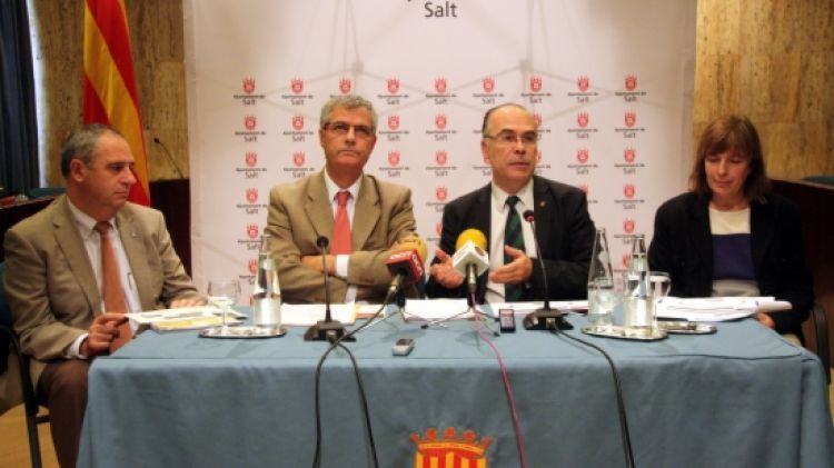 L'alcalde, Jaume Torramadé, (al centre) ha presentat les dades © ACN