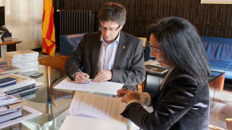 Moment de la signatura del conveni © Aj. de Girona