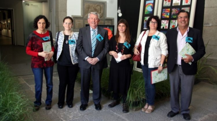Els representants de les administracions que donen suport i la directora del festival (al centre) © ACN