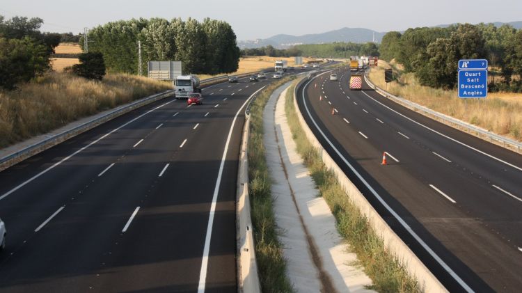 A la imatge s'aprecia el tercer carril en sentit sud totalment obert i en sentit nord quasi acabat © ACN