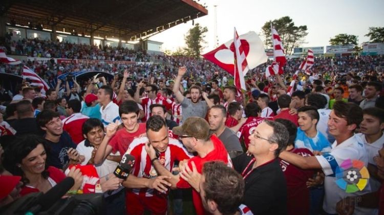 El partit ha acabat amb una invasió de camp © LFP