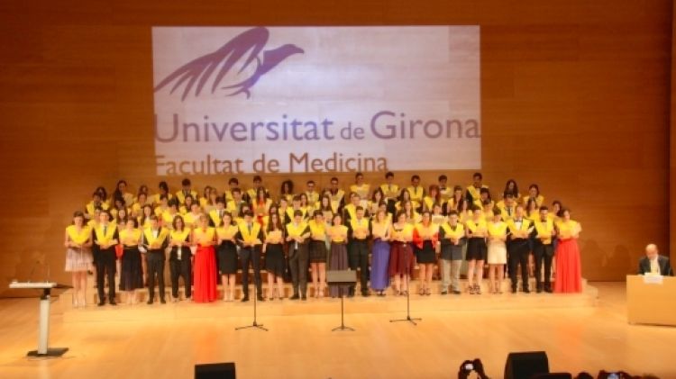 Tots els alumnes graduats de la primera promoció © ACN