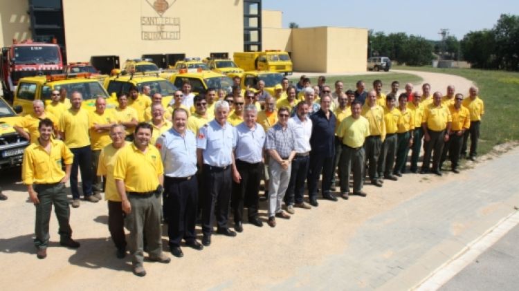 Fotografia de grup de la presentació del dispositiu de vigilància contra incendis © ACN