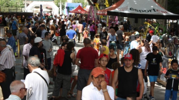 L'ambient que s'ha respirat aquest diumenge a Figueres durant la Biciatló Sense Fronteres © ACN