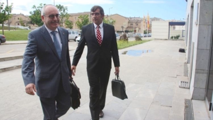 Josep Marigó (esquerra) arribant als jutjats en una imatge d'arxiu © ACN