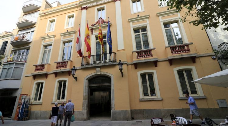 Dos detinguts per estafar comerços de Blanes fent-se passar per funcionaris municipals
