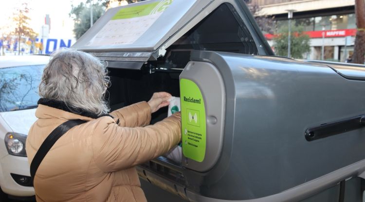 Girona rebaixa la taxa de residus al 78% de les llars que utilitzin la targeta intel·ligent