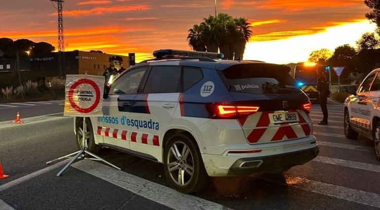 Denunciat per llençar una cigarreta a l’AP-7 i detingut per trencar una ordre d’allunyament