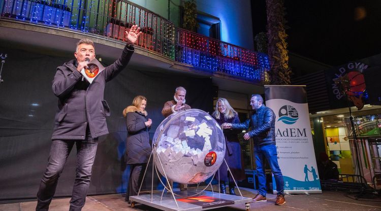 El Gran Sorteig de Nadal de Platja d’Aro reparteix un lingot d’or en la seva 10a edició