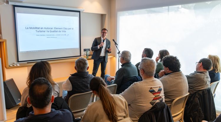 Els empresaris de Roses reclamen replanificar la mobilitat i una connexió directa amb el TAV