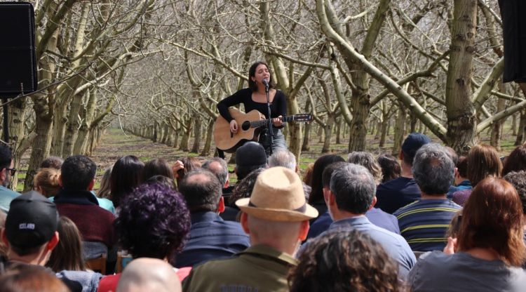 Suu omple el Camp dels Noguers de Crespià en el concert inaugural del Recòndit