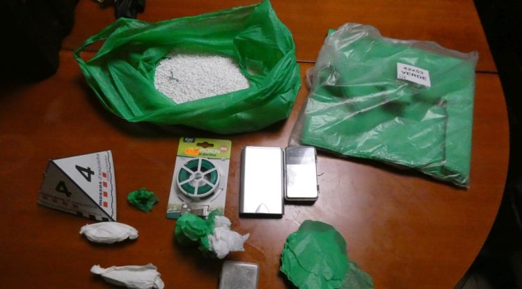 Detinguts quatre homes per tràfic de drogues en un pis de Salt