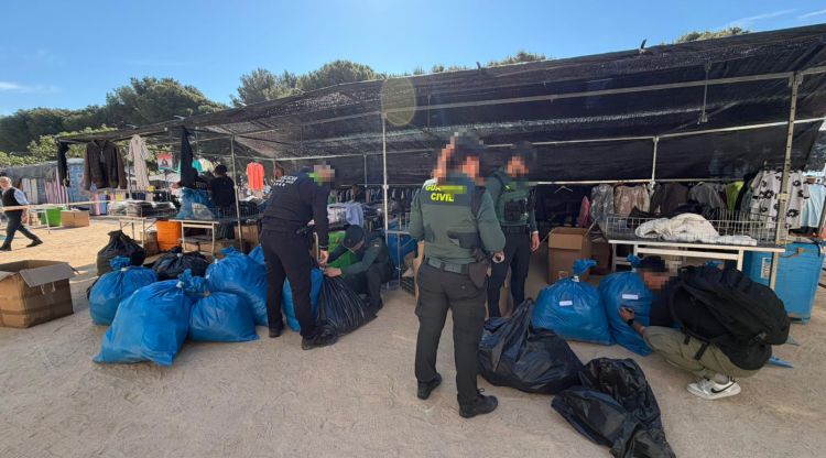 Intervenen material falsificat valorat en 857.000 euros al mercat de Sant Feliu de Guíxols