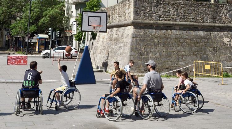 Mig miler de persones participen en la Jornada d’Esport Adaptat a Girona