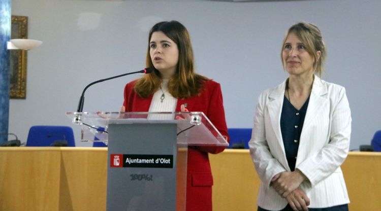 Olot multarà 26 comerços per incomplir la normativa d’ús del català