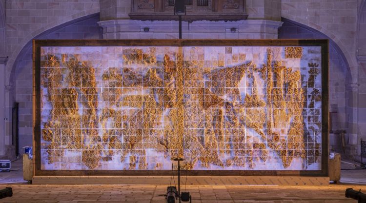 Joan Crous reinterpreta el Guernica amb una gran instal·lació al monestir de Banyoles