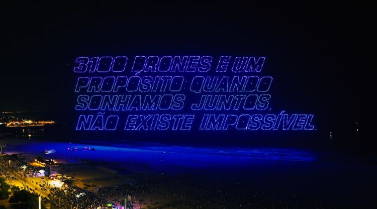 Flock Drone Art Studio aconsegueix el rècord Guinness a la frase més llarga escrita amb drons