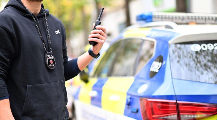 Identifiquen quatre persones per manipular caixers i robar targetes bancàries a Girona