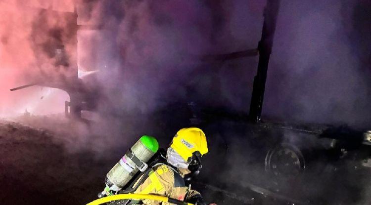 L'incendi d’un camió a la C-25 crema part de massa forestal a Arbúcies