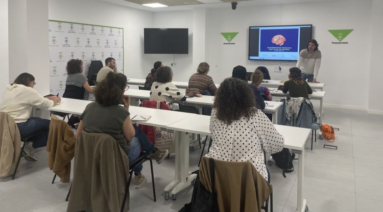Lloret de Mar amplia l'oferta formativa amb cursos de fibra òptica i dependència